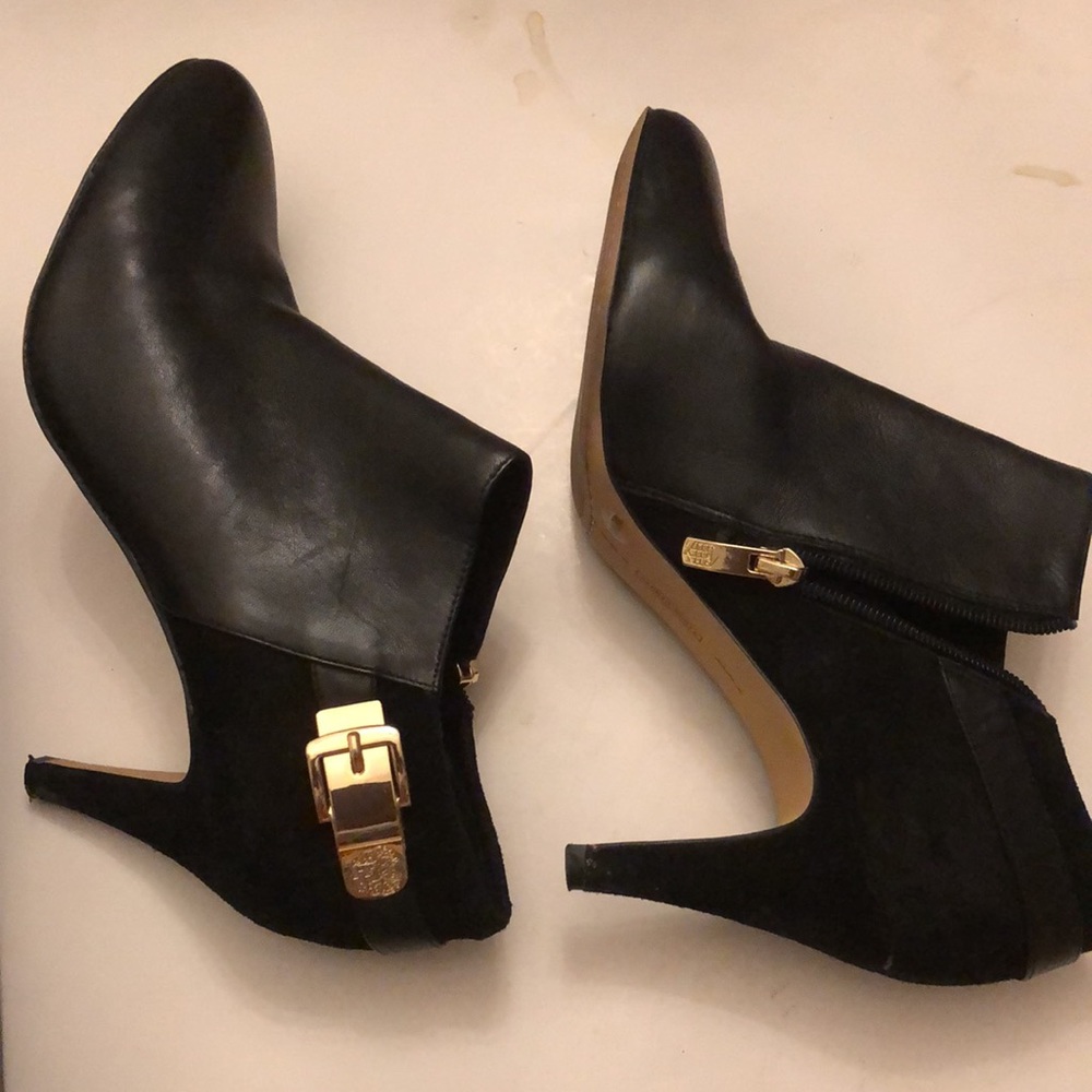 Vince Camuto Black Leather partial suede Shoe Boots Preloved US 9.5 women's. - Picture 4 of 7